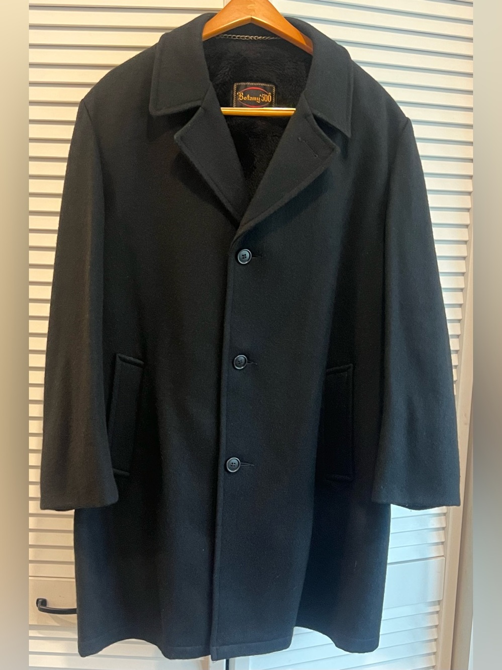 Botany 500 Men’s Vintage Chesterfield Coat, (70% Wool/30% Nylon). Size 44 Long